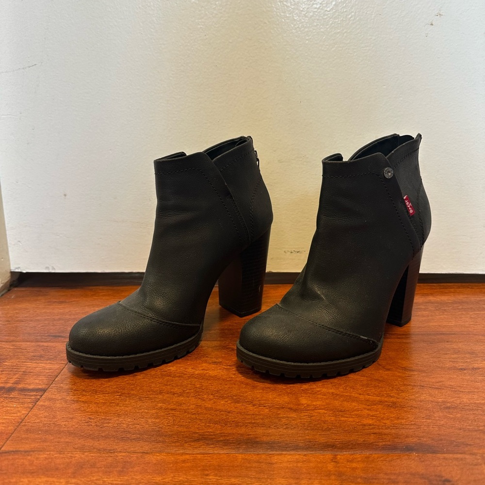 Levi's Sleek Black Ankle Booties - Picture 2 of 6